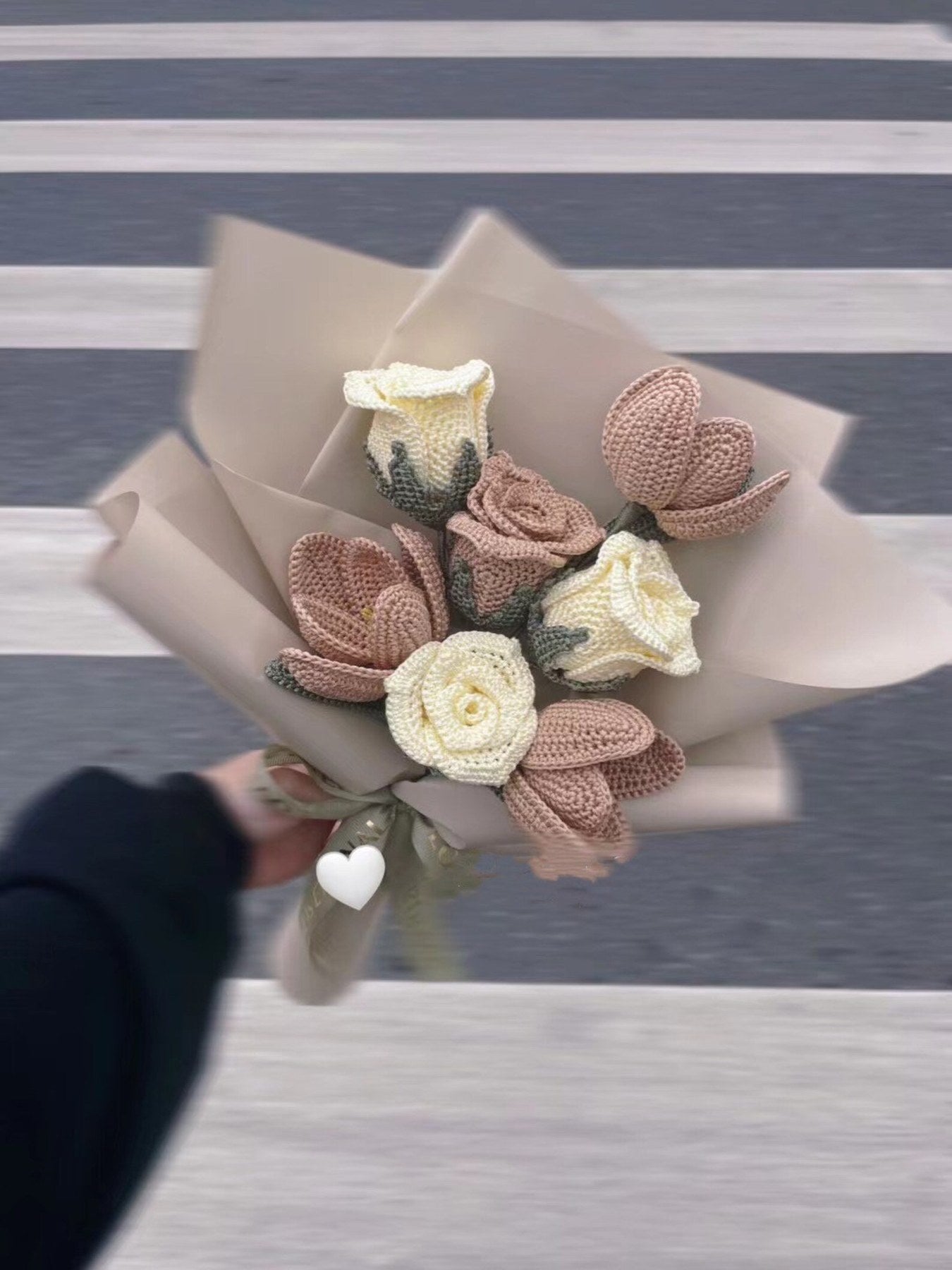 Handgemachter Häkelblumenstrauß Rosen Tulpen